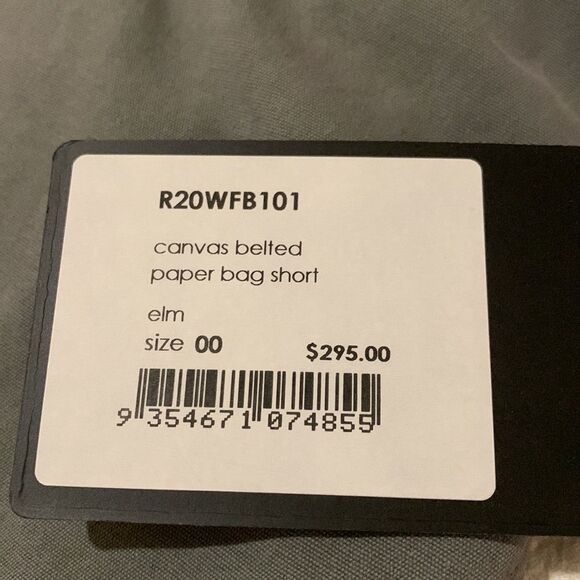 Bassike Canvas belted paper bag shorts. Size 00 - Picture 9 of 11